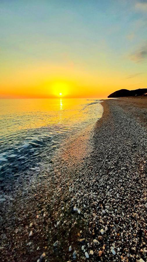 Villa Dimitra Mourteri Bagian luar foto