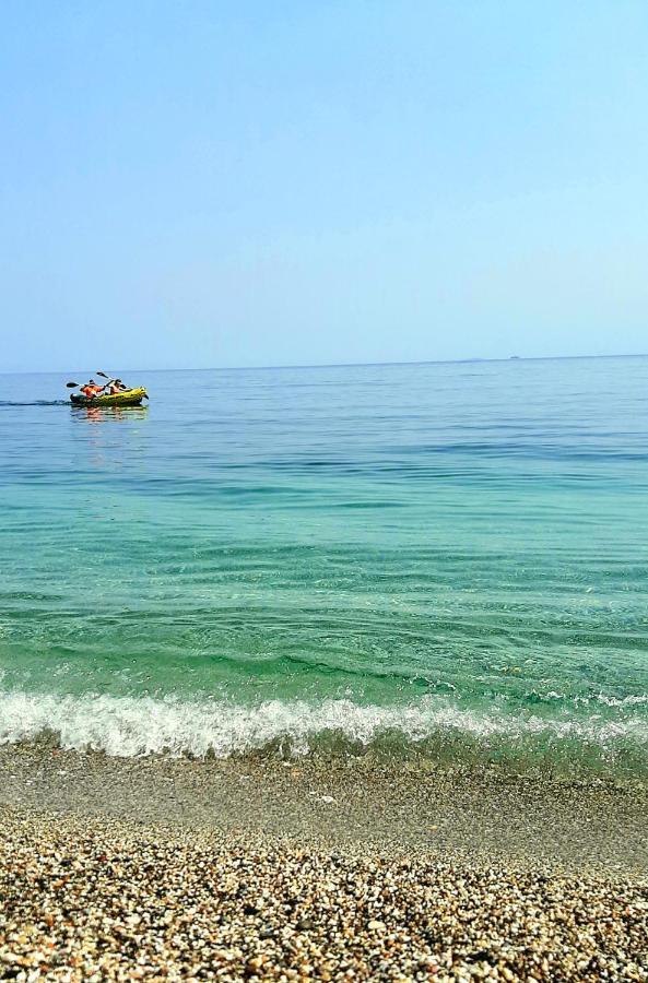 Villa Dimitra Mourteri Bagian luar foto